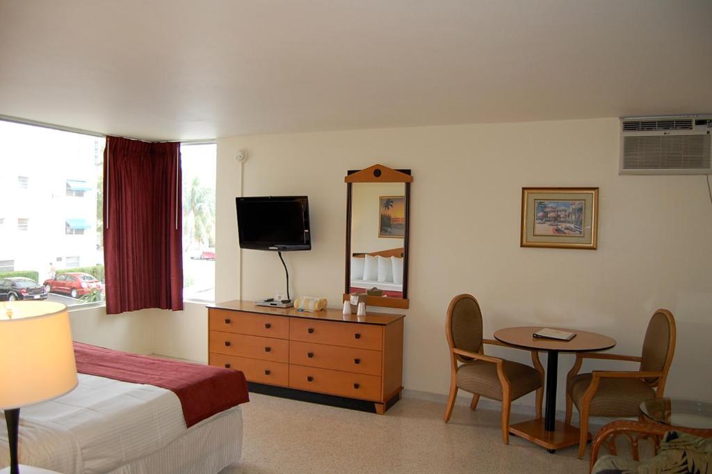 Alcazar Resort- Gay Mens Resort Φορτ Λόντερντεϊλ Δωμάτιο φωτογραφία